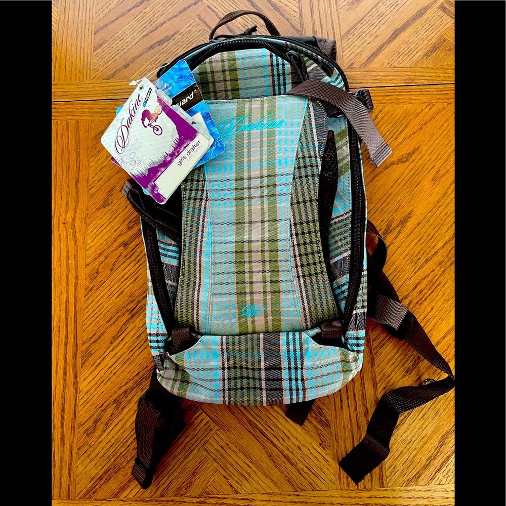 NWT DAKINE Drafter Women’s 10L Hydration Backpack